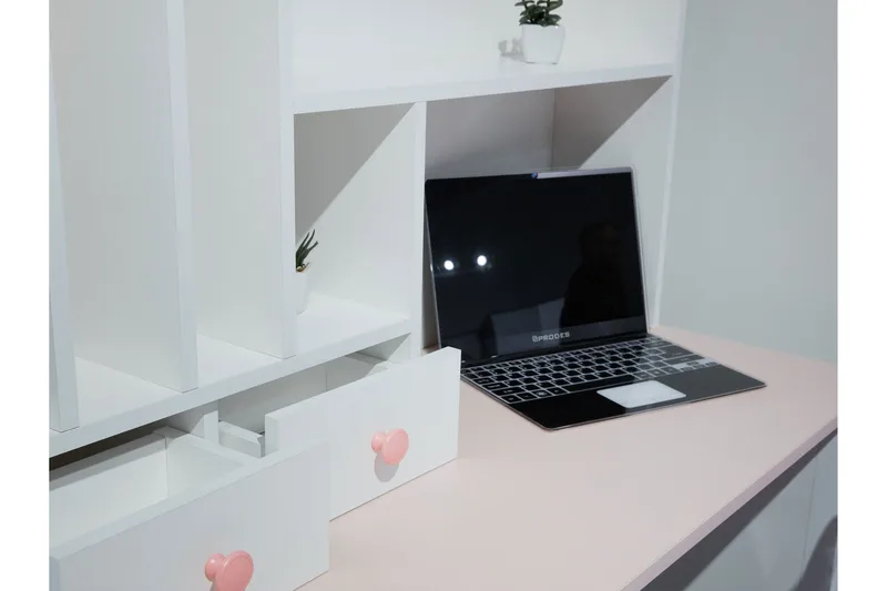 Hilts Makuuhuoneen Kalustesarja - Valkoinen/Vaaleanpunainen - Huonekalut - Kalustesetit - Makuuhuoneen kalustesetit