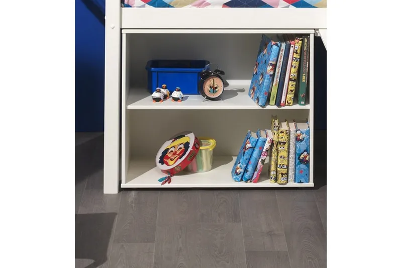 Keskikorkea sänky kirjoituspöydällä, kirjahyllyllä ja 4-ovisella kaapilla, jossa ripustushylly Pino - Huonekalut - Lasten kalusteet - Lasten huonekalusetti