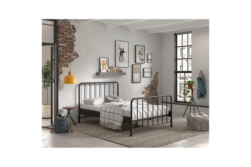 Sänky Bronxx Musta, 140 x 200 cm - Musta, 140 x 200 cm - Huonekalut - Lasten kalusteet - Lastensängyt & juniorisängyt - Tavallinen lastensänky