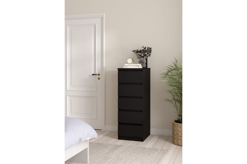 Salomns Lipasto 111,3 cm - Musta - Säilytys - Säilytyskalusteet - Lipasto