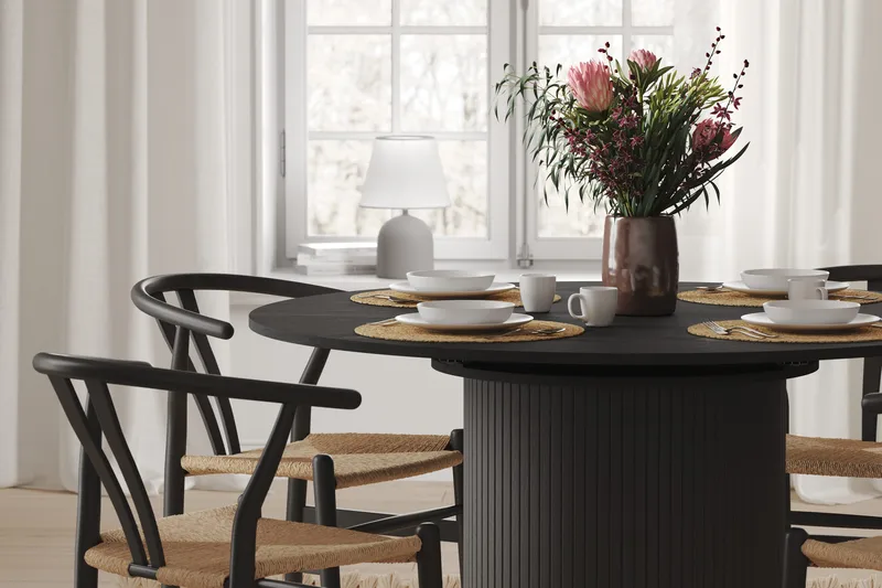 Ruokapöytä Kopparbo Pyöreä 130 cm Jatkettava - Musta Puu / Uritettu - Huonekalut - Pöytä & ruokailuryhmä - Ruokapöydät & keittiön pöydät