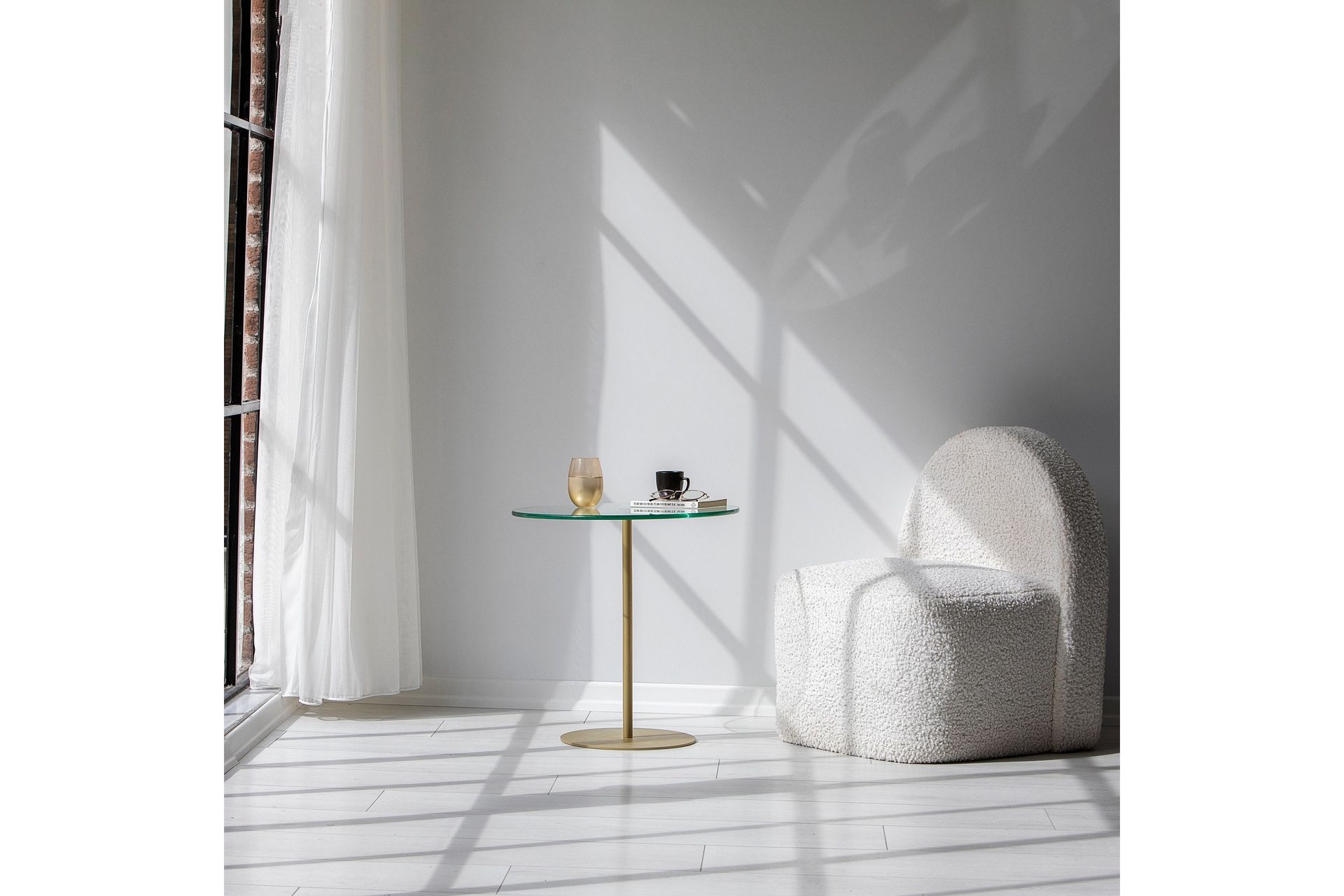 Chill-Out sivupöytä 50x50 cm kulta - Hanah Home - Huonekalut - Pöytä & ruokailuryhmä - Apupöytä & sivupöytä - Tarjotinpöytä & pikkupöytä