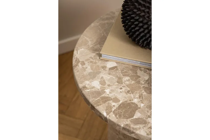 Prisa Pyöreä Sivupöytä Marmorikivestä 50 cm - Beige - Huonekalut - Pöytä & ruokailuryhmä - Apupöytä & sivupöytä - Tarjotinpöytä & pikkupöytä