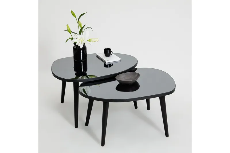 Samtens Sarjapöytä, Musta