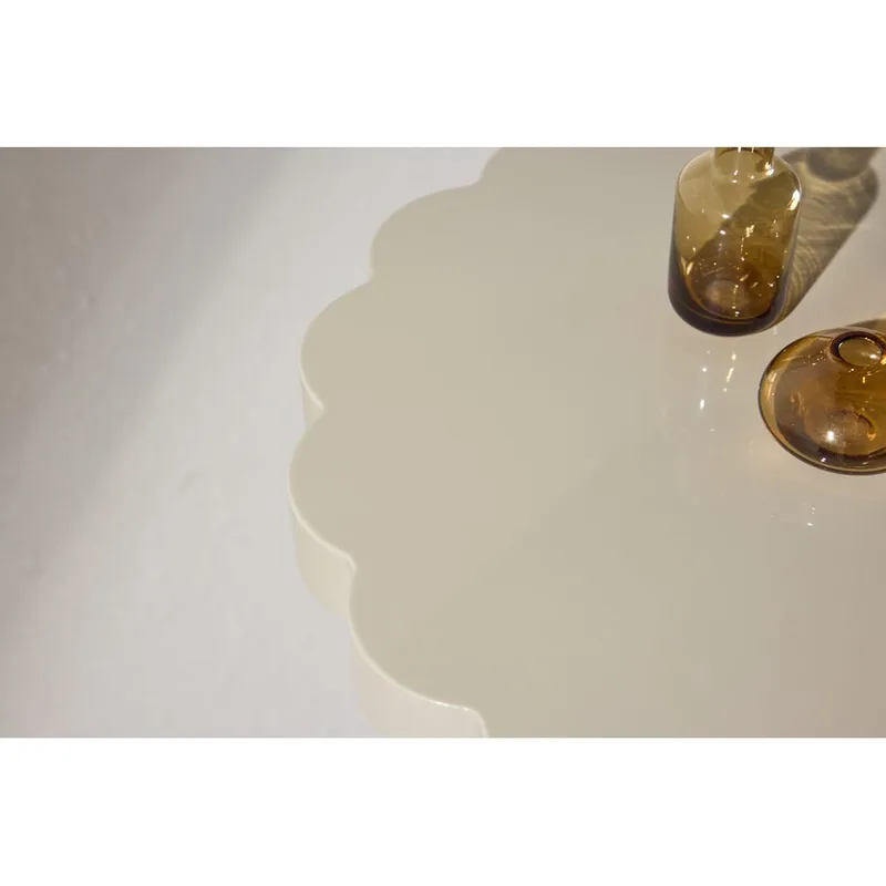 Sivupöytä Krull - Beige - Huonekalut - Pöytä & ruokailuryhmä - Apupöytä & sivupöytä - Tarjotinpöytä & pikkupöytä