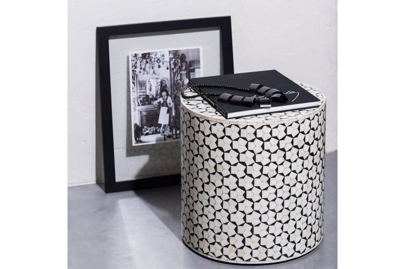 Sivupöytä Neva - Huonekalut - Pöytä & ruokailuryhmä - Apupöytä & sivupöytä - Lamppupöytä