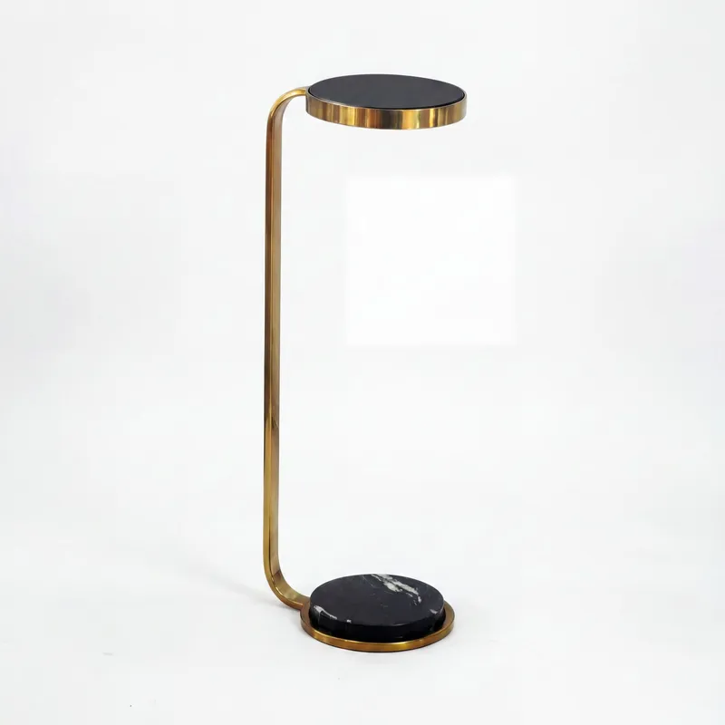 Solren pyöreä sivupöytä 72 cm metallia marmoritason kanssa, musta kulta