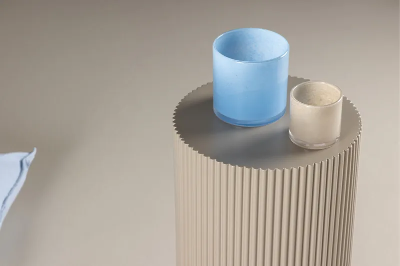 Lenox Sivupöytä 50 cm - Beige - Huonekalut - Pöytä & ruokailuryhmä - Apupöytä & sivupöytä - Jalustapöytä & pylväspöytä