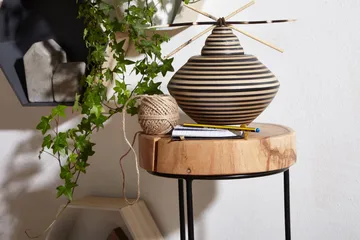 Sidobord & lampbord Wohnling Trä, Natur - Huonekalut - Pöytä & ruokailuryhmä - Apupöytä & sivupöytä - Tarjotinpöytä & pikkupöytä