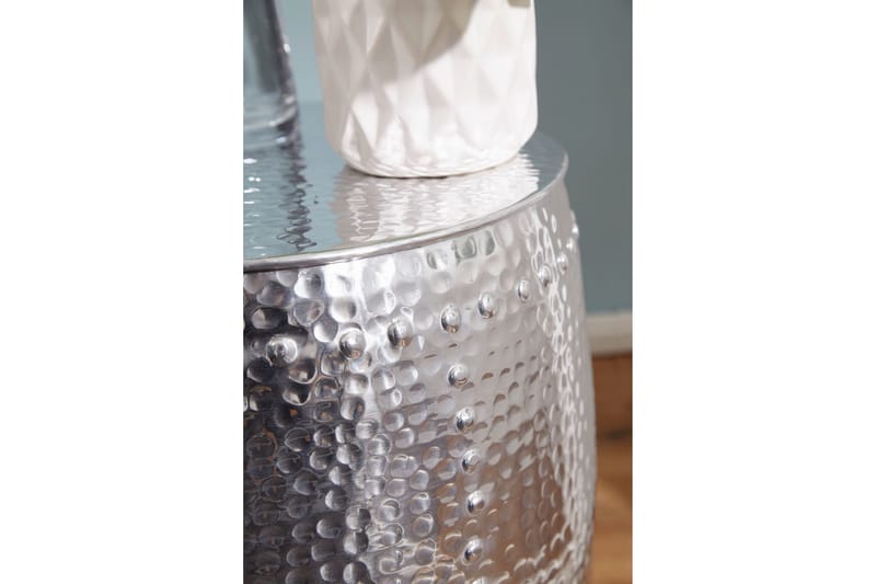 Sivupöytä Bradey 42 cm - Hopea - Huonekalut - Pöytä & ruokailuryhmä - Apupöytä & sivupöytä - Tarjotinpöytä & pikkupöytä