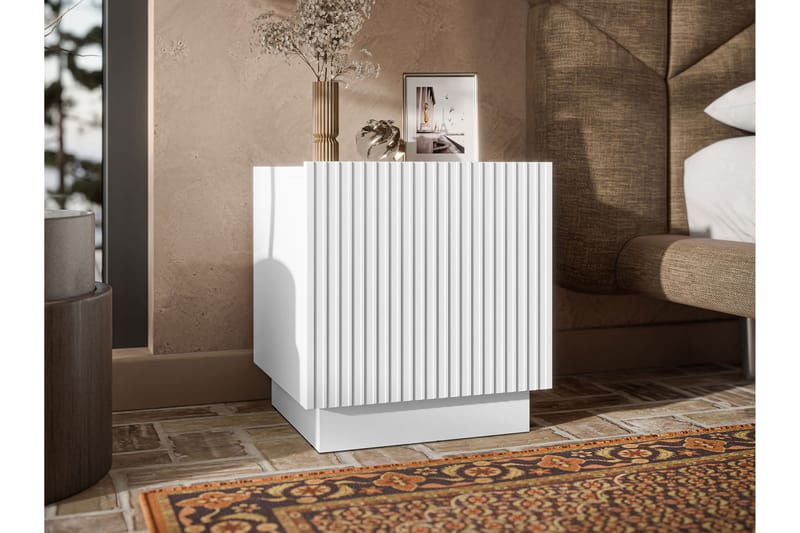 Torvalen Yöpöytä 45 cm - Valkoinen - Huonekalut - Pöytä & ruokailuryhmä - Apupöytä & sivupöytä - Yöpöytä