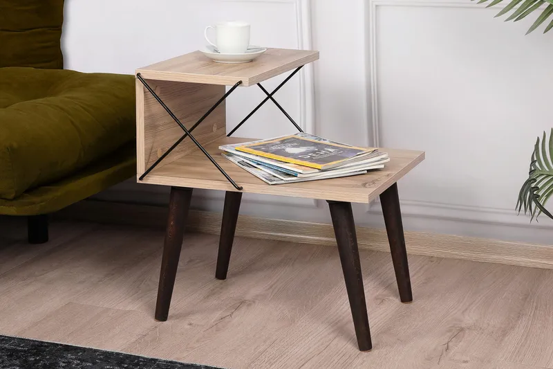 Kaysie Retro yöpöytä 50 cm puu- ja tammijäljitelmällä, säilytystilaa hyllyillä - Luonnonvärinen - Huonekalut - Pöytä & ruokailuryhmä - Apupöytä & sivupöytä - Yöpöytä