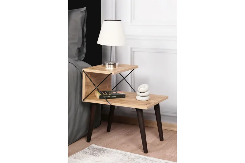 Kaysie Retro yöpöytä 50 cm puu- ja tammijäljitelmällä, säilytystilaa hyllyillä - Luonnonvärinen - Huonekalut - Pöytä & ruokailuryhmä - Apupöytä & sivupöytä - Yöpöytä