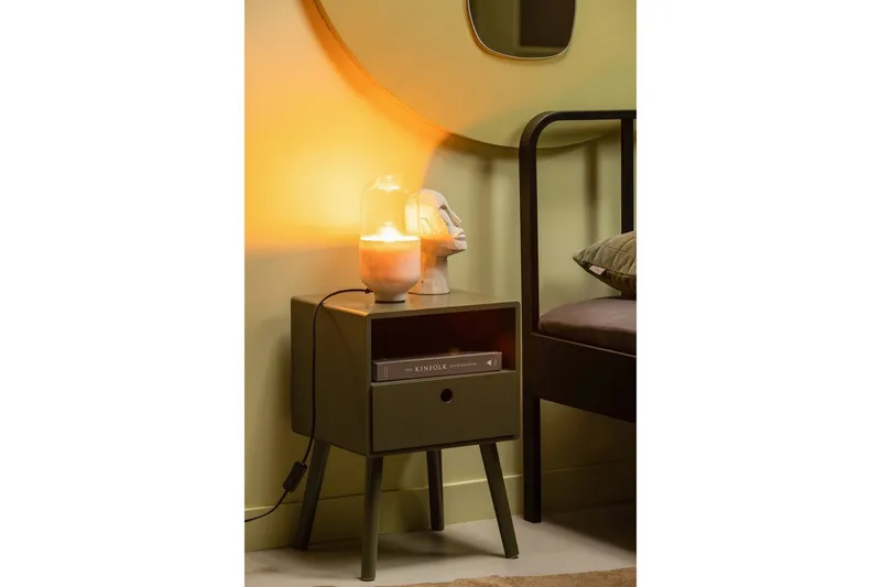 Yöpöytä Ozzy - Lämmin vihreä - Huonekalut - Pöytä & ruokailuryhmä - Apupöytä & sivupöytä - Yöpöytä