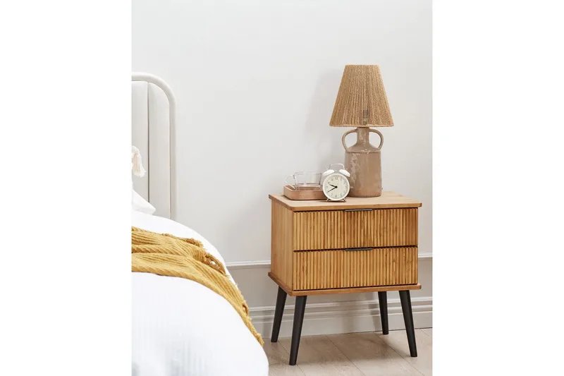 Yöpöytä Timmins - Huonekalut - Pöytä & ruokailuryhmä - Apupöytä & sivupöytä - Yöpöytä