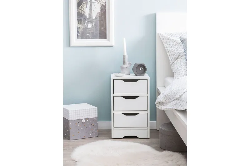 Yöpöytä Wohnling kolmella laatikolla, yksinkertainen ja moderni suunnittelu jenkkisänkyyn Valkoinen - Valkoinen - Huonekalut - Pöytä & ruokailuryhmä - Apupöytä & sivupöytä - Yöpöytä