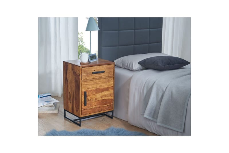 Yöpöytä Wohnling Massiivipuu jenkkisänkyihin 3 laatikolla 1 ovi maalaistalo - Huonekalut - Pöytä & ruokailuryhmä - Apupöytä & sivupöytä - Yöpöytä