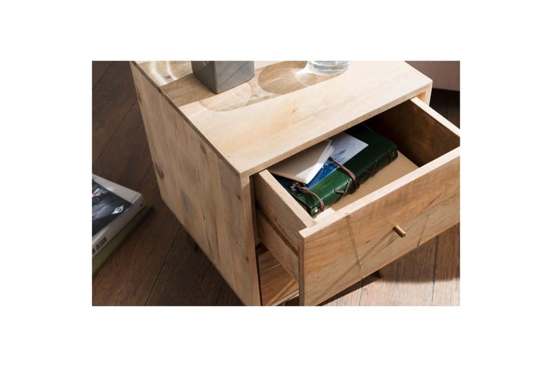 Yöpöytä Wohnling SIKAR massiivinen mangopuu jenkkisänkyyn metallikoristeilla 2 laatikkoa - Huonekalut - Pöytä & ruokailuryhmä - Apupöytä & sivupöytä - Yöpöytä