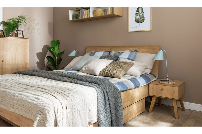 Yöpöytä Nature 40 cm Säilytyksellä Ek - VOX - Huonekalut - Pöytä & ruokailuryhmä - Apupöytä & sivupöytä - Yöpöytä