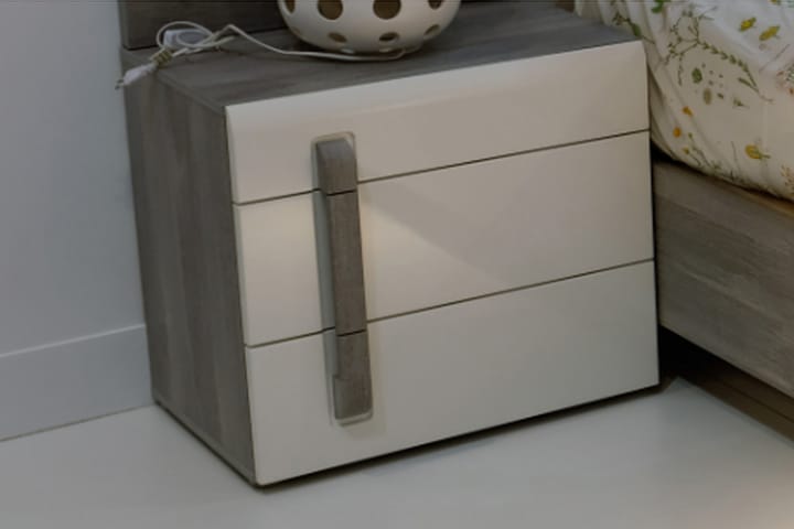 Yöpöytä Oikea Dengel 60 cm Säilytyksellä 3 laatikkoa - Ruskea/Valkoinen - Yöpöytä