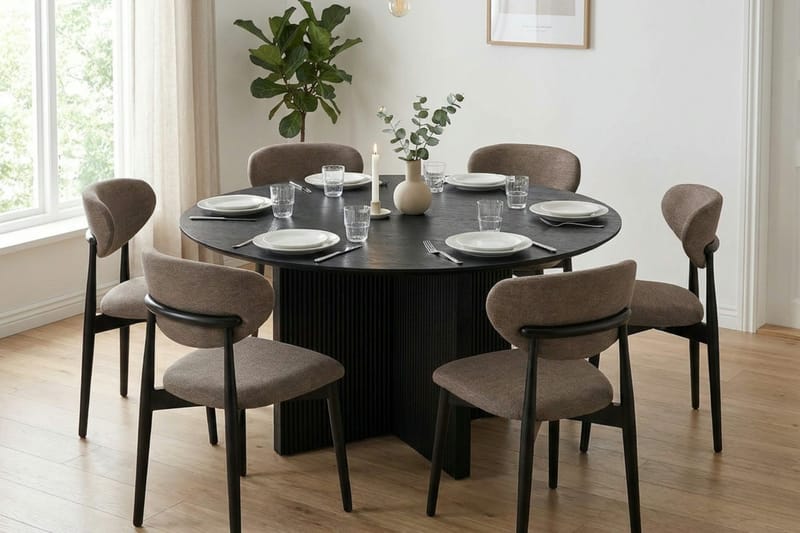 Edda-ruokailuryhmä pyöreä 150 cm musta ja 6 Molly-ruokapöytätuolia - Musta - Huonekalut - Pöytä & ruokailuryhmä - Ruokailuryhmä