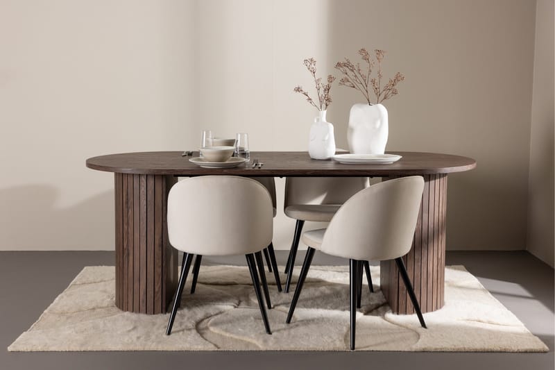 Härön Ruokailuryhmä 200 cm Soikea jossa 4 Velvet tuolia - Mokka/Beige - Huonekalut - Pöytä & ruokailuryhmä - Ruokailuryhmä