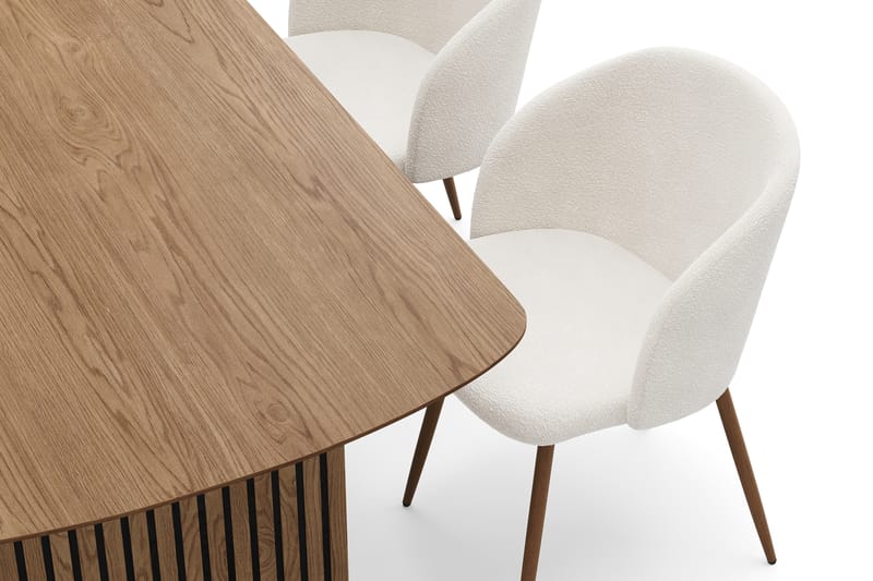 Richeto Ruokailuryhmä, jossa 4 Greya Ruokatuolia käsinojilla - Luonnollinen Viimeistely/Valkoinen Bouclé - Huonekalut - Pöytä & ruokailuryhmä - Ruokailuryhmä