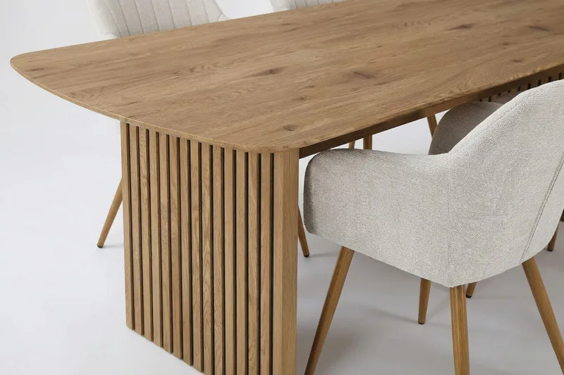 Richeto Ruokailuryhmä Tammi 210 cm 6 Filippa ruokatuolia - Tammi/Valkoinen - Huonekalut - Pöytä & ruokailuryhmä - Ruokailuryhmä