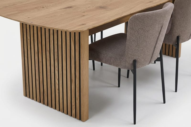 Richeto Ruokailuryhmä Tammi 240 cm ja 6 Elsie Ruokatuolia - Tammi/Harmaa - Huonekalut - Pöytä & ruokailuryhmä - Ruokailuryhmä