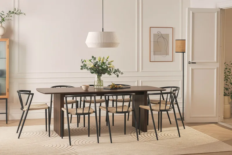 Richeto-ruokapöytä 240 cm ja 8 Winston-ruokatuolia - Savustettu tammi / Beige / Metallijalat musta - Huonekalut - Pöytä & ruokailuryhmä - Ruokailuryhmä