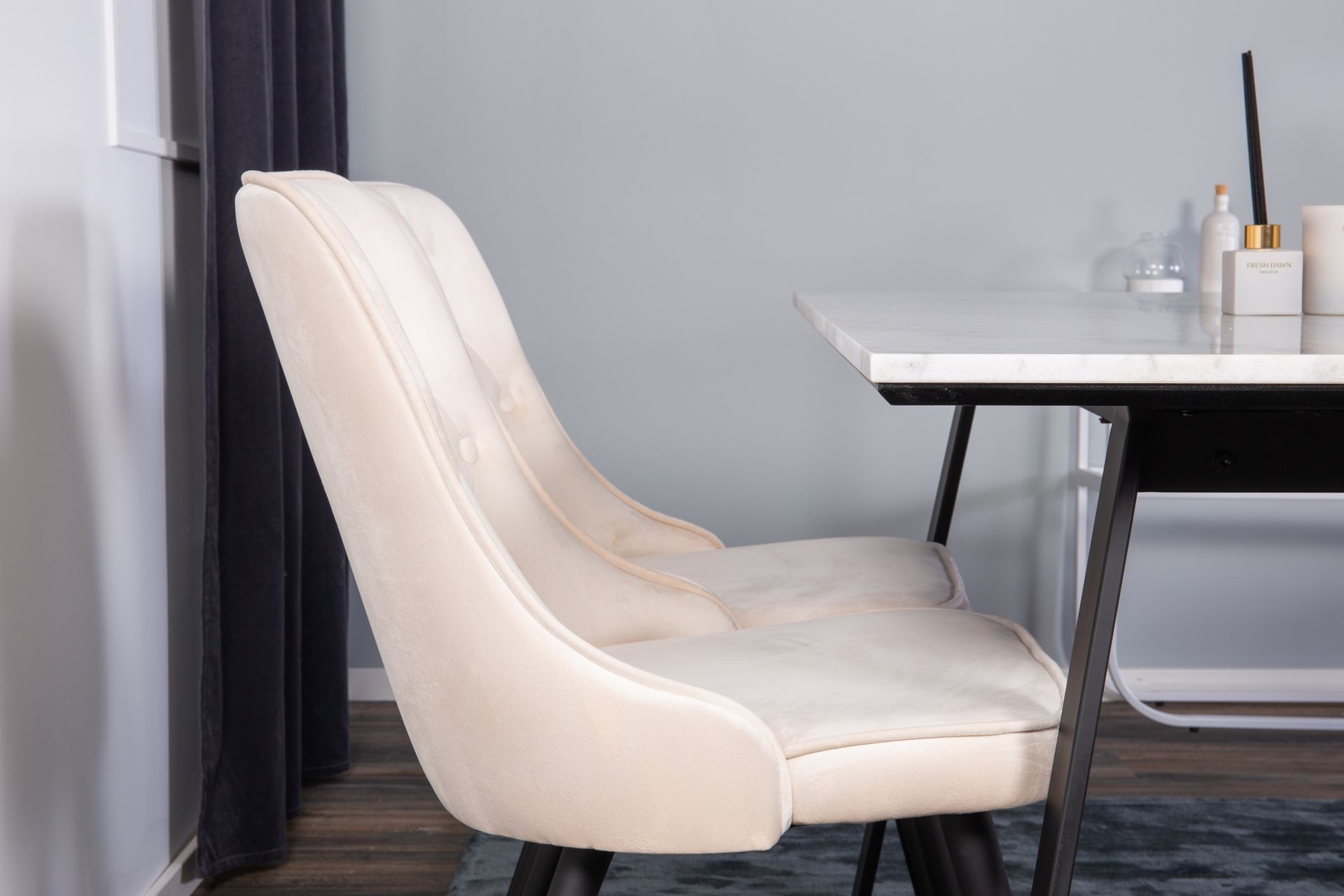 Ruokailuryhmä Estelle 140 cm Suorakulmainen 4 Velvet Tuolia - Beige - Huonekalut - Pöytä & ruokailuryhmä - Ruokailuryhmä