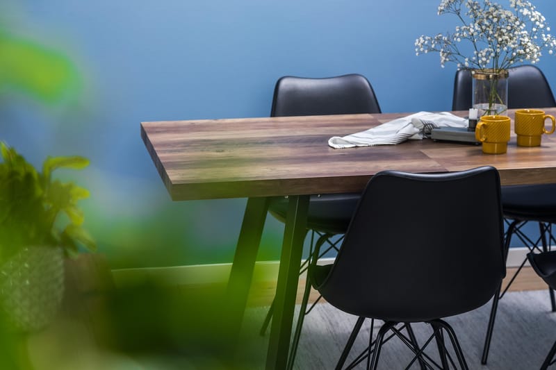 Ruokailuryhmä Jaunita Jatkettava 140 cm 4 Scale tuolia - Ruskea/Musta - Huonekalut - Pöytä & ruokailuryhmä - Ruokailuryhmä