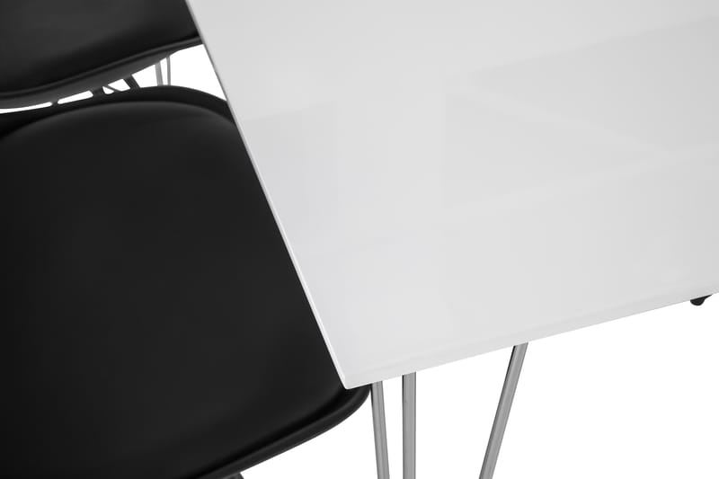 Ruokailuryhmä Kranstull 120 cm 4 Scale tuolia - Valk/Kromi/Musta PU/Musta - Huonekalut - Pöytä & ruokailuryhmä - Ruokailuryhmä