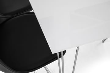 Ruokailuryhmä Kranstull 120 cm 4 Scale tuolia - Valkoinen/Musta PU/Kromi - Huonekalut - Pöytä & ruokailuryhmä - Ruokailuryhmä