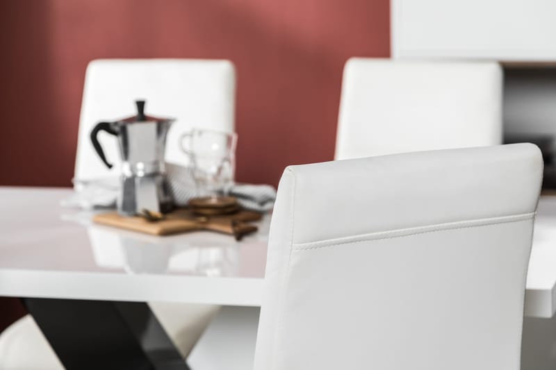 Ruokailuryhmä Mendoza 140 cm 4 Jack tuolia - Valkoinen/Musta/Musta PU/Kromi - Huonekalut - Pöytä & ruokailuryhmä - Ruokailuryhmä