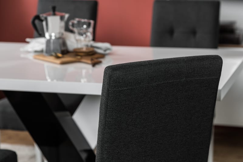 Ruokailuryhmä Mendoza 140 cm 4 Leo tuolia - Valkoinen/Musta/Musta PU - Huonekalut - Pöytä & ruokailuryhmä - Ruokailuryhmä