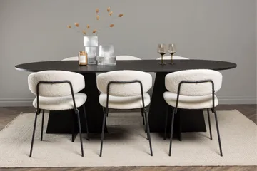 Ruokailuryhmä Venture Home Bootcut-ovaali ruokapöytä - musta / musta viilutettu +Chico-ruokatuoli - musta / valkoinen bouclé _6 Musta - Huonekalut - Pöytä & ruokailuryhmä - Ruokailuryhmä