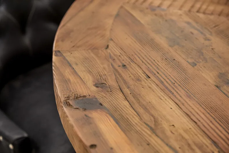 Ruokailuryhmä Yorkshire 150 cm Pyöreä 6 Hermione tuolia - Vintage Jalava/Valk/Musta PU - Huonekalut - Pöytä & ruokailuryhmä - Ruokailuryhmä