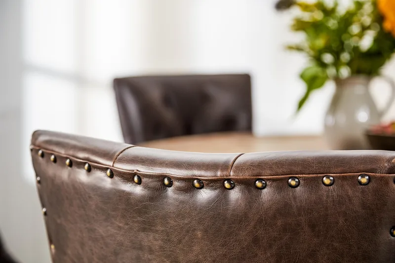 Ruokailuryhmä Yorkshire 150 cm Pyöreä 6 Hermione tuolia - Vintage Jalava/Ruskea PU - Huonekalut - Pöytä & ruokailuryhmä - Ruokailuryhmä