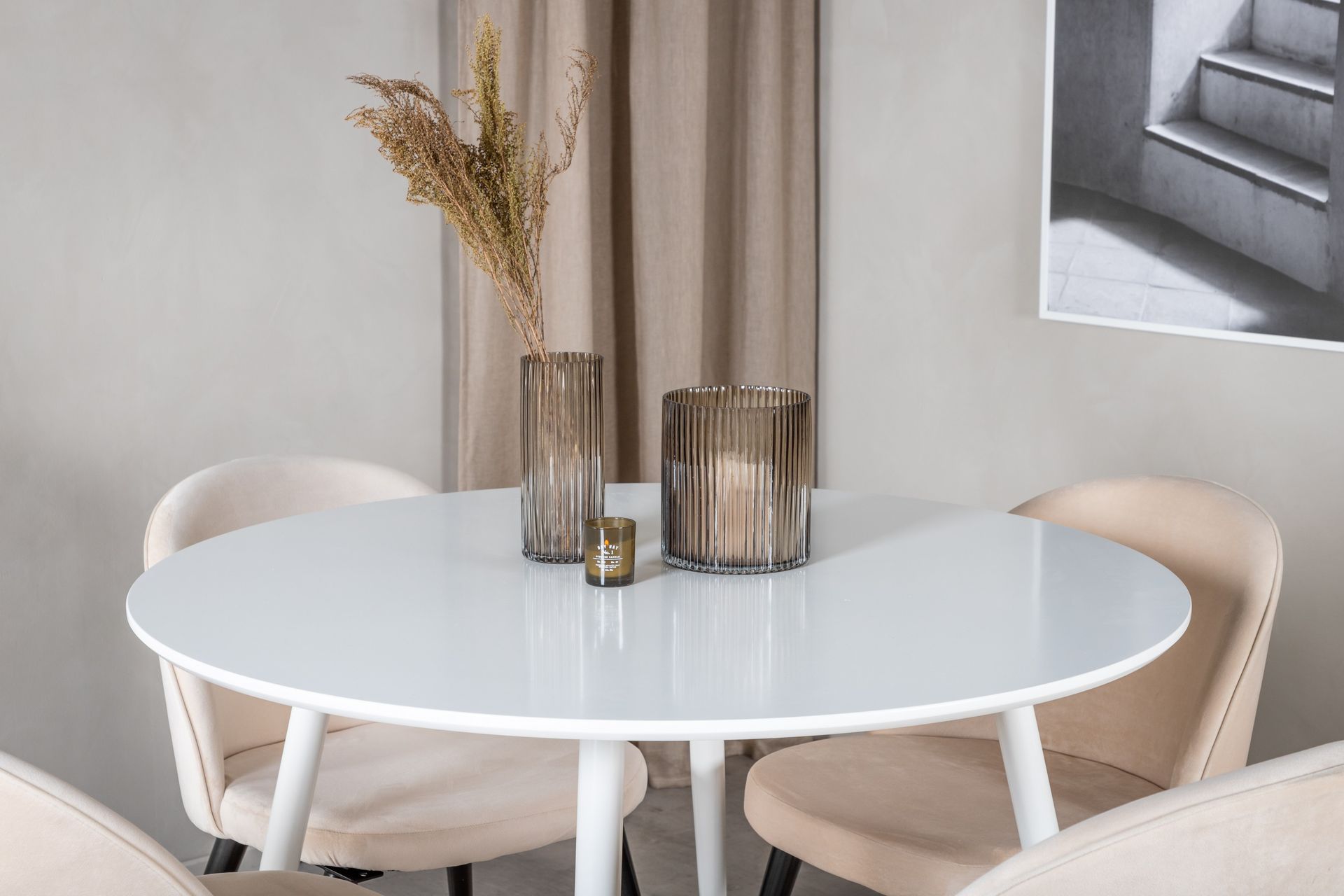 Ruokailuryhmä Pinilla 100 cm Pyöreä 4 Luisa samettituolia - Valkoinen/Beige - Huonekalut - Pöytä & ruokailuryhmä - Ruokailuryhmä