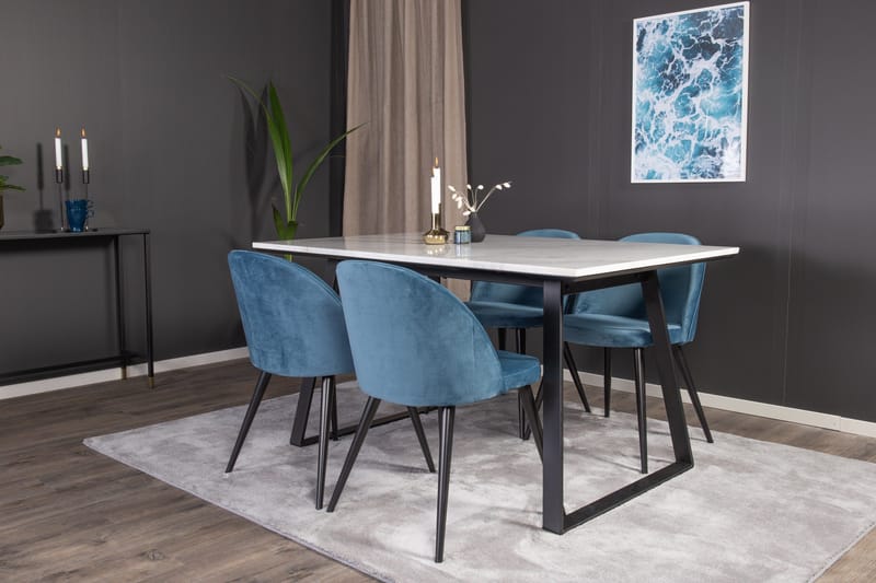 Ruokailuryhmä Venture Home Estelle-ruokailuryhmä 140 cm, suorakaiteen muotoinen, 4 Velvet-tuolia Musta/sininen/valkoinen - Huonekalut - Pöytä & ruokailuryhmä - Ruokailuryhmä