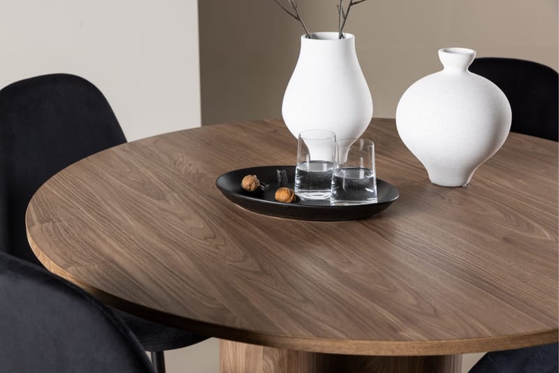 Ruokailuryhmä Venture Home Olivia-ruokailuryhmä 110 cm, pyöreä, 4 Polar-tuolilla Mokka/Musta/Musta - Huonekalut - Pöytä & ruokailuryhmä - Ruokailuryhmä