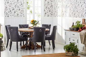 Ruokailuryhmä Yorkshire 150 cm Pyöreä 6 Hermione tuolia - Vintage Jalava/Musta PU - Huonekalut - Pöytä & ruokailuryhmä - Ruokailuryhmä