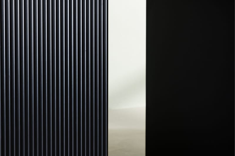 Ruokapöytä Matilda-ruokapöytä, jatkettava 130/180 – musta / MDF viilupinnalla Black - Huonekalut - Pöytä & ruokailuryhmä - Ruokapöydät & keittiön pöydät