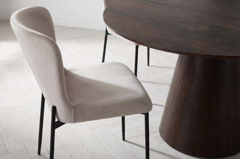 Siena-ruokailuryhmä, pyöreä 110 cm, savustettu tammi, 4 Elsie-ruokatuolia - Savustettu tammi/beige - Huonekalut - Pöytä & ruokailuryhmä - Ruokailuryhmä