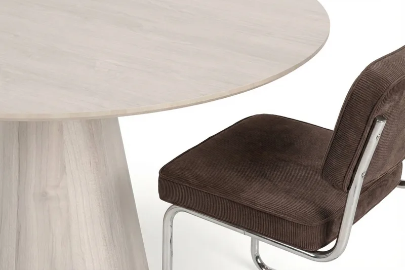 Siena-ruokailuryhmä, pyöreä 110 cm, valkolakattu, 4 Milva-ruokatuolia - Valkolakattu/ruskea/kromi - Huonekalut - Pöytä & ruokailuryhmä - Ruokailuryhmä