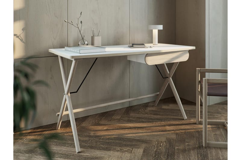 Aditiya Kirjoituspöytä 67x135 cm - Valkoinen - Huonekalut - Pöytä & ruokailuryhmä - Työpöytä - Tietokonepöytä