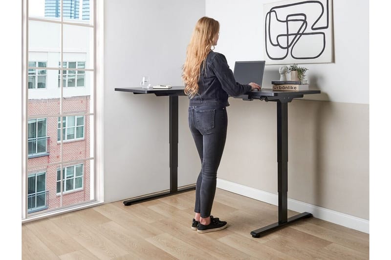 Bina l-mallinen työpöytä 109x160 cm maalattua puuta - Musta - Huonekalut - Pöytä & ruokailuryhmä - Työpöytä - Tietokonepöytä