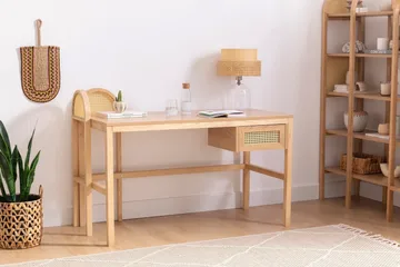 Kirjoituspöytä Makwana 130 cm - Natural - Huonekalut - Pöytä & ruokailuryhmä - Työpöytä - Kirjoituspöytä