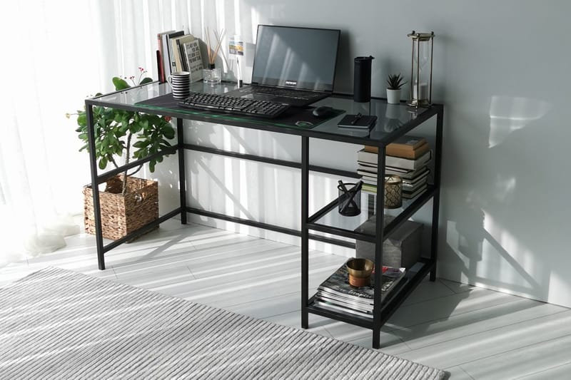 Kirjoituspöytä Vallsbo 130 cm Säilytyksellä 2 hyllyä - Lasi/Savunvärinen/Musta - Huonekalut - Pöytä & ruokailuryhmä - Työpöytä - Kirjoituspöytä